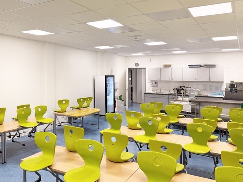 Bolle-Container-Bildung-Speiseraum-Kantine